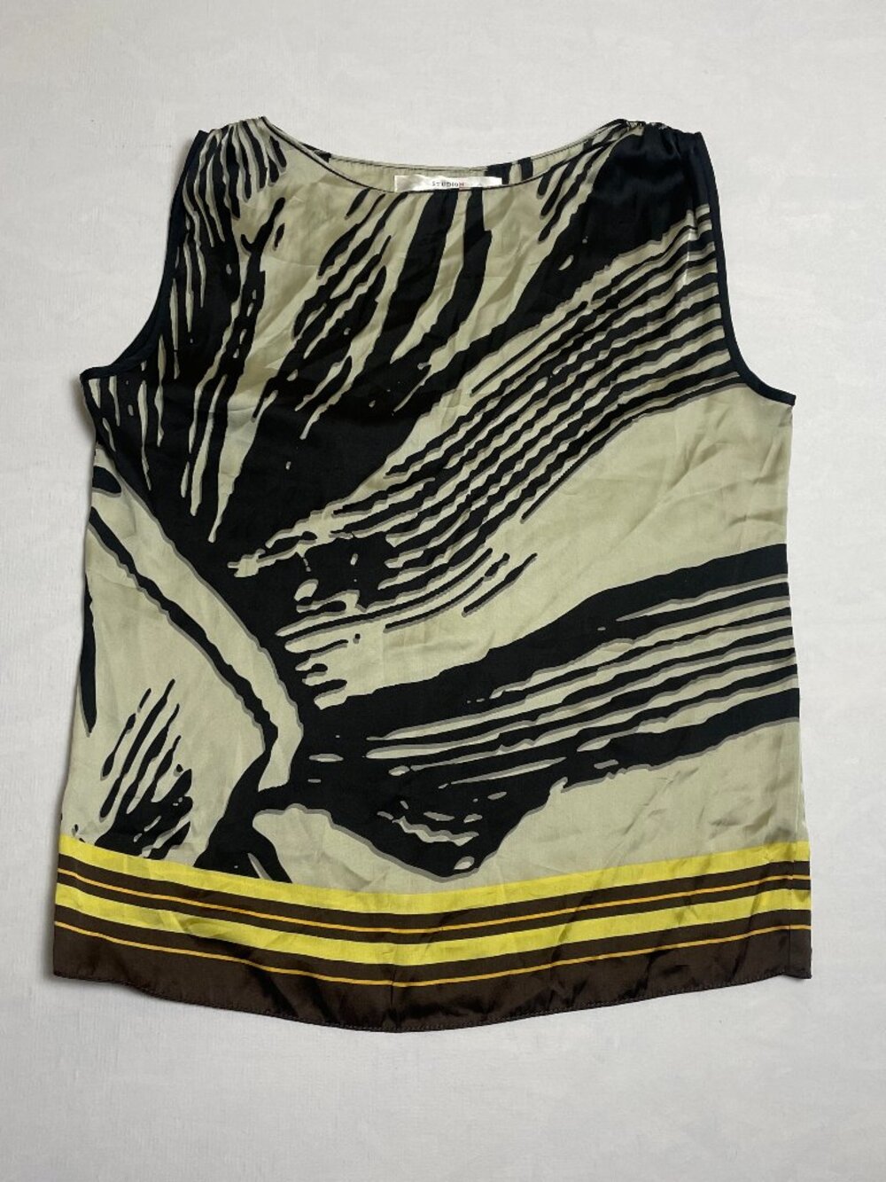 Studio M Multi-Color Women's Size: M Sleeveless Crew Neck Abstract Blouse